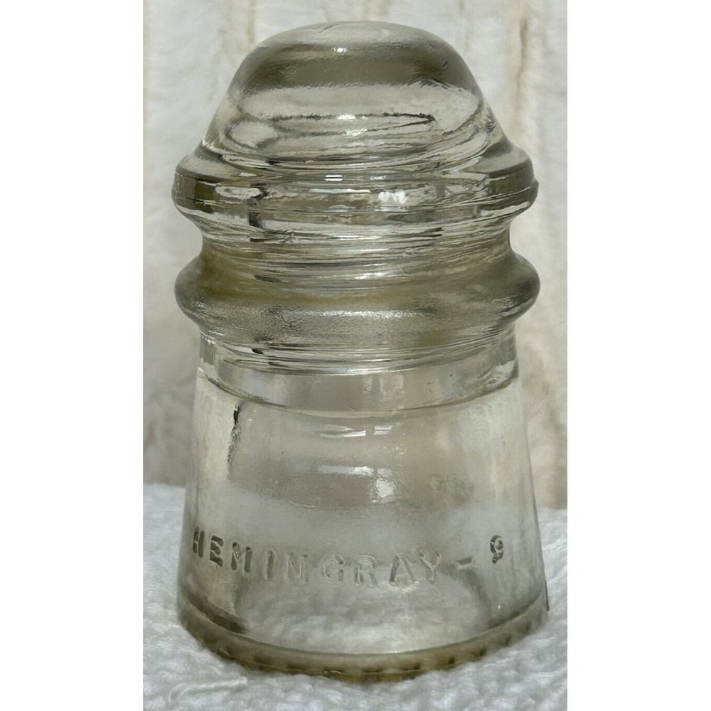 Vintage Hemingray 9 Insulator Very Good Condition. Slight Rust Small Chip